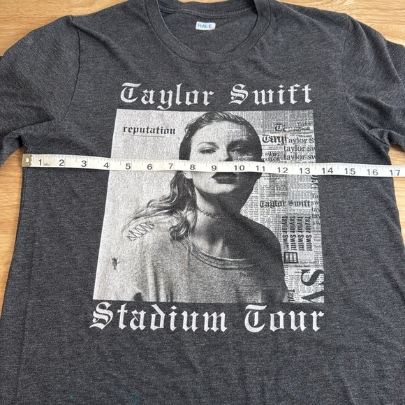 Taylor Swift reputation tour t shirt - Picture 9 of 12